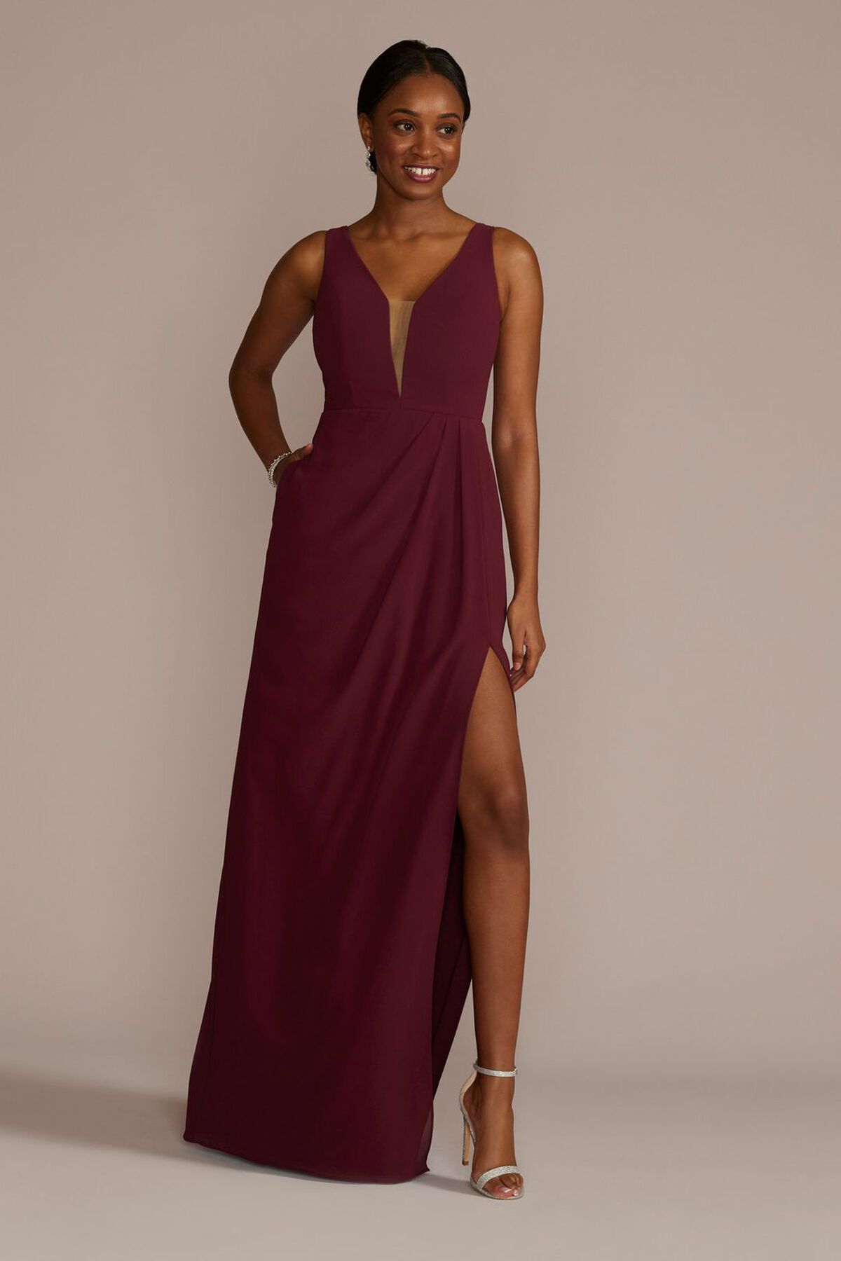 Vestido de dama sin mangas con escote profundo, VINO, hi-res