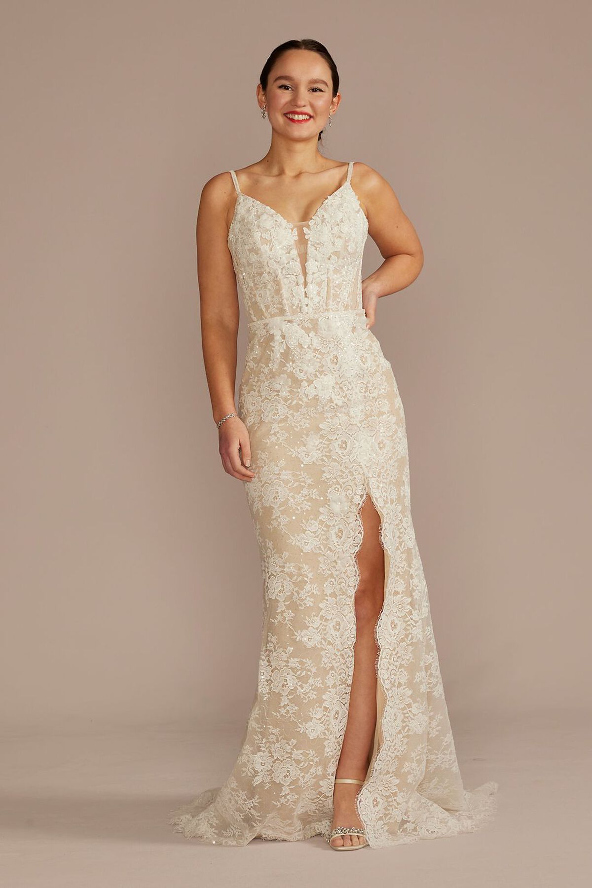 Vestido de novia recto de encaje con escote ilusi&oacute;n, MARFIL SOLIDO, hi-res