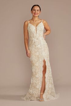Vestido de novia recto de encaje con escote ilusión