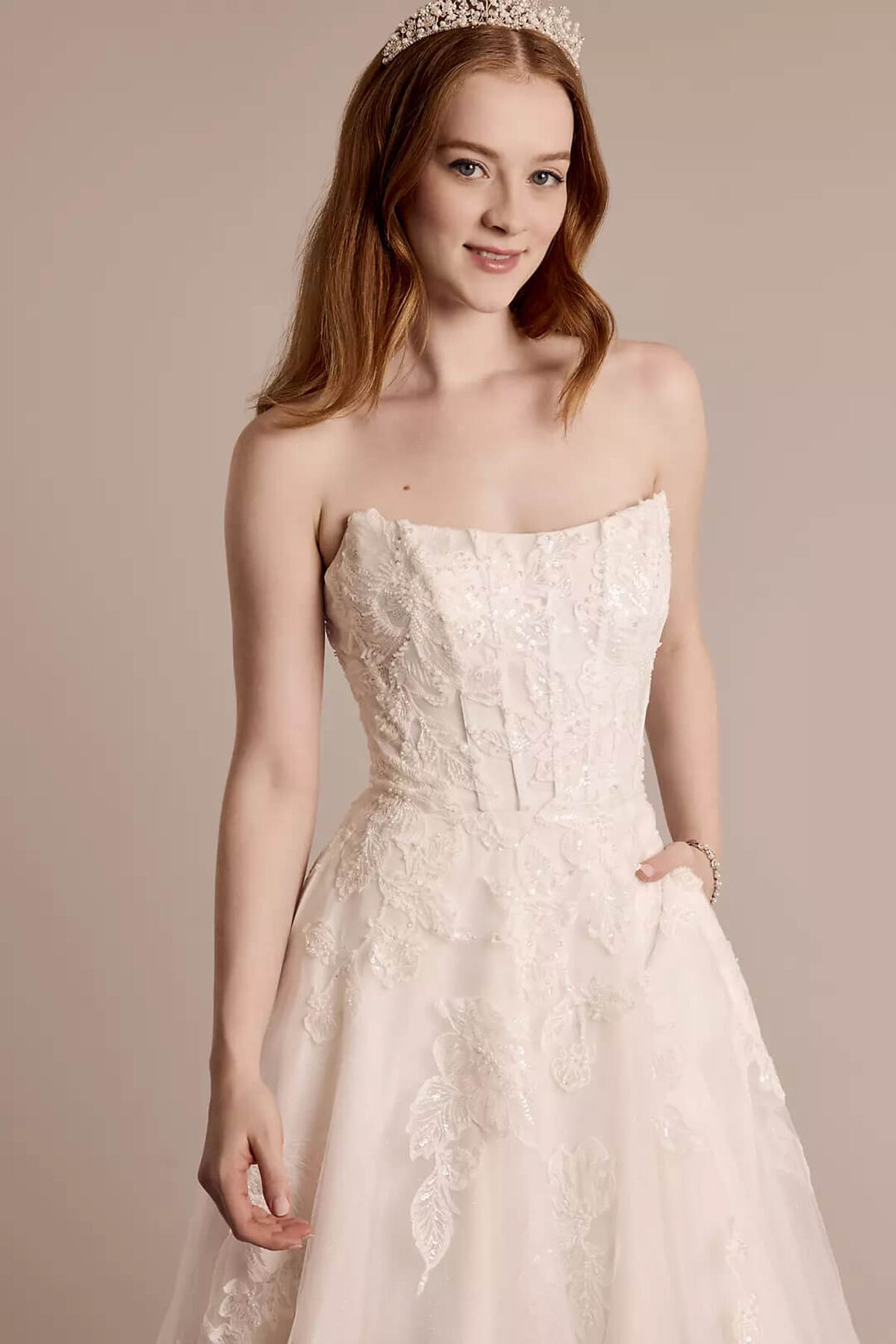 Vestido de novia con corsete y aplicaciones de encaje, PIEDRA SUAVE, hi-res