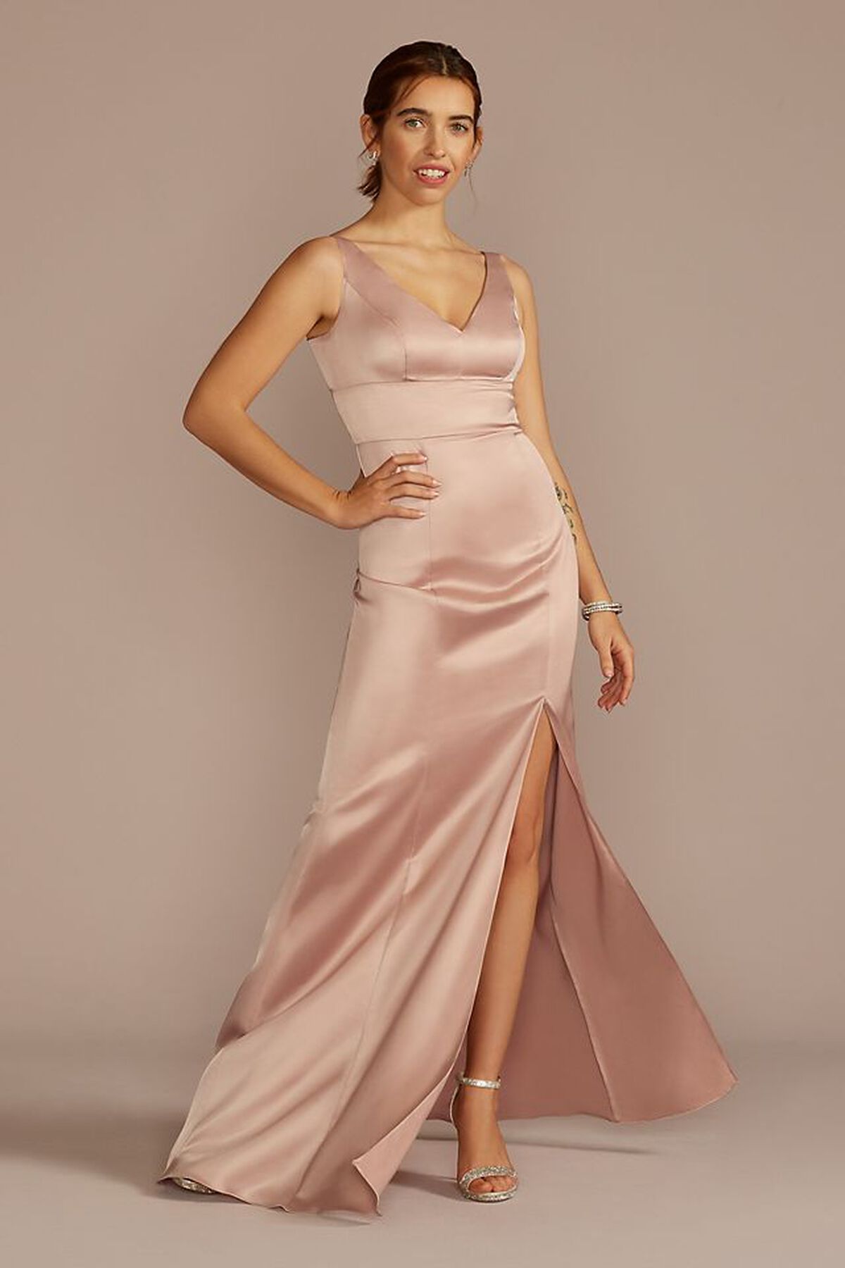 Vestido de Dama sat&iacute;n con escote en V, ARENA II, hi-res