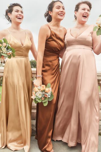 Vestido de dama con escote asim&eacute;trico y abertura en pierna, CANELA, hi-res image number null