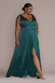 Vestido de dama con escote en V y abertura en pierna