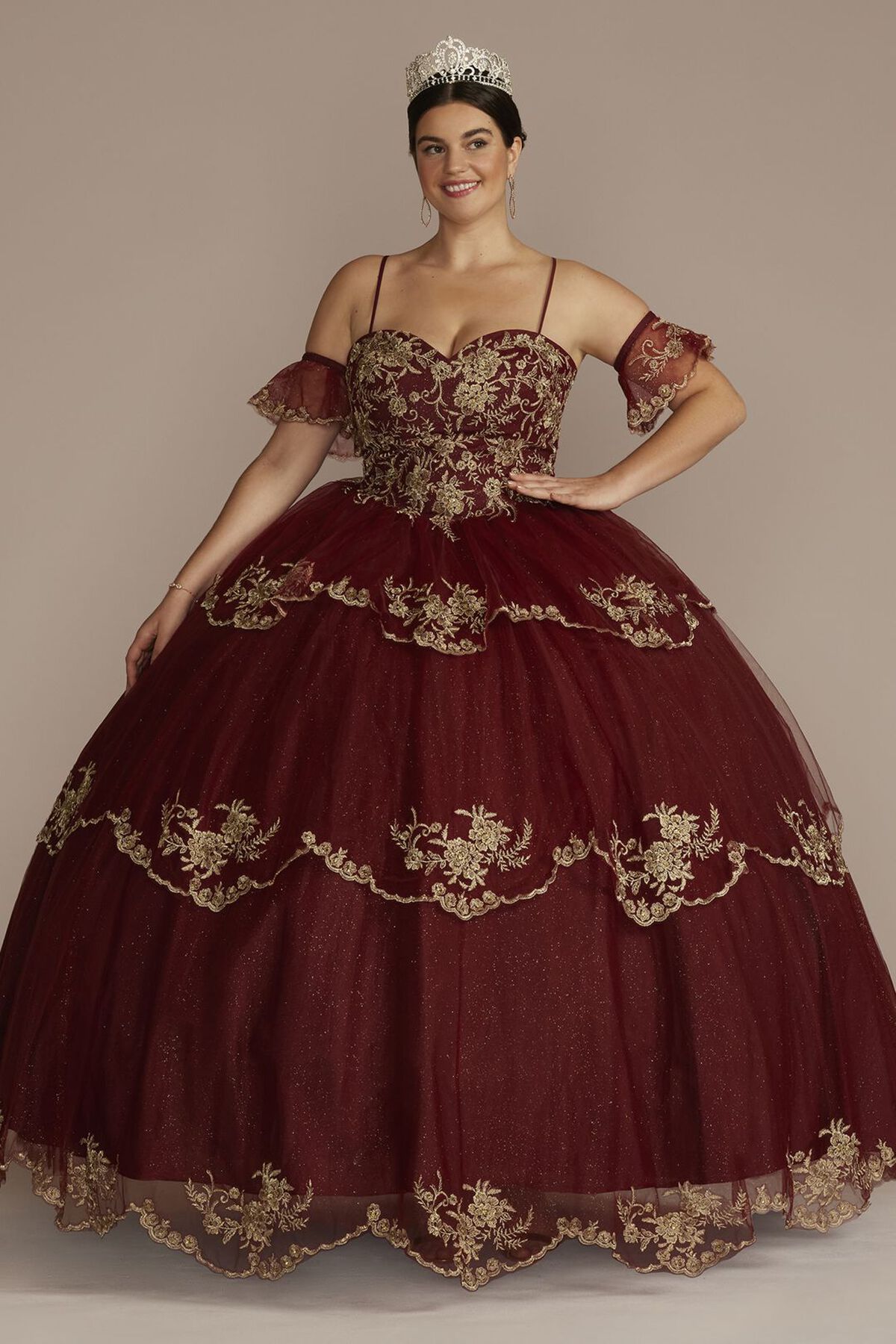 Vestido de quincea&ntilde;era rojo con encaje floral y falda de tul, VINO/DORADO, hi-res
