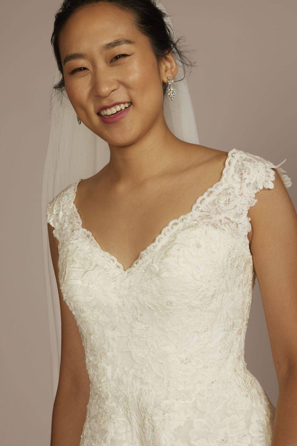 Vestido de novia princesa con espalda ilusi&oacute;n y aplicaciones de encaje, MARFIL SOLIDO, hi-res