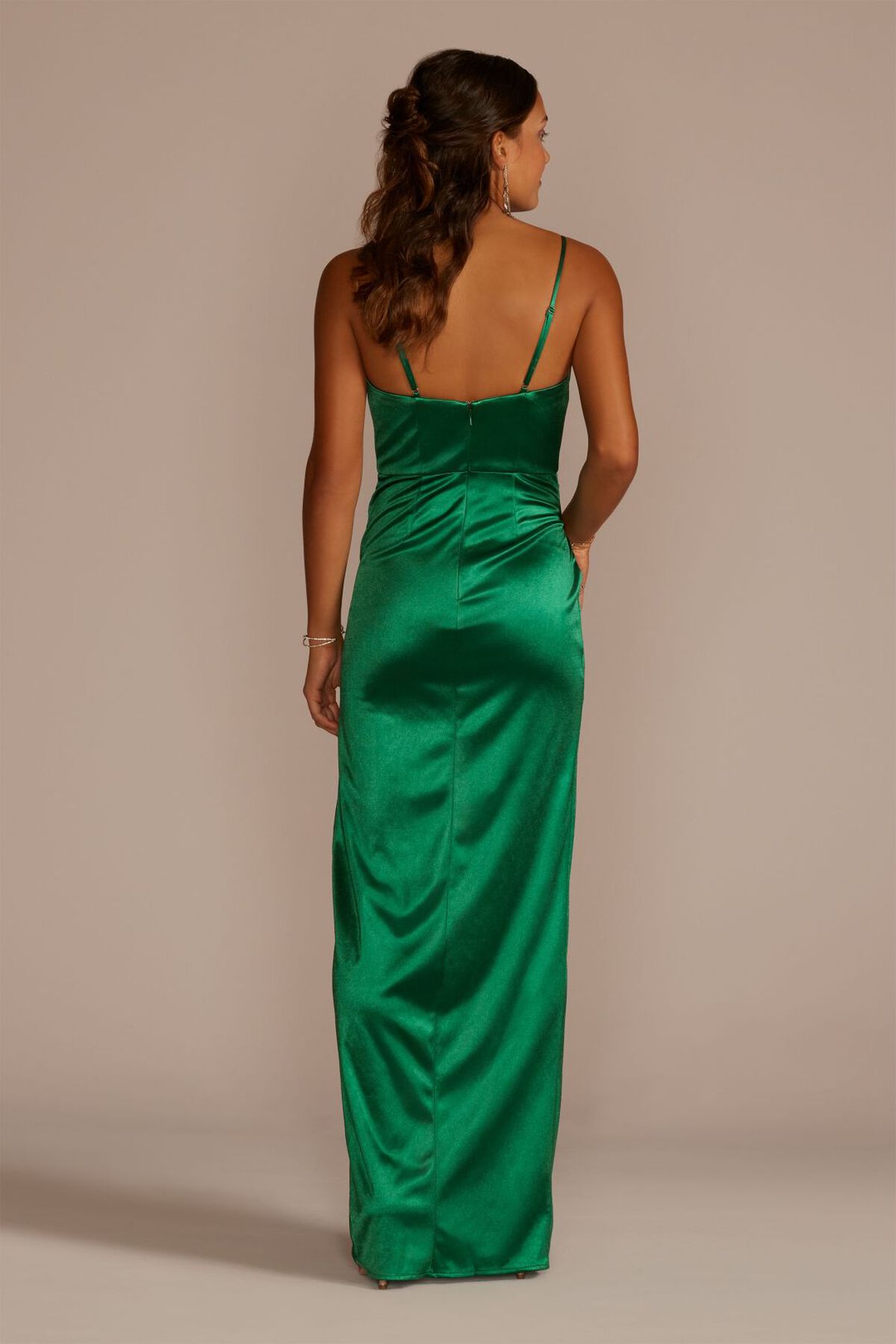 Vestido largo satinado con escote coraz&oacute;n y abertura en pierna, ESMERALDA, hi-res