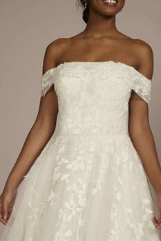 Vestido de novia línea A con mangas caídas al hombro
