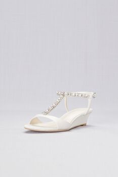 Zapatilla de novia con aplicaci&oacute;n de pedrer&iacute;a en tal&oacute;n