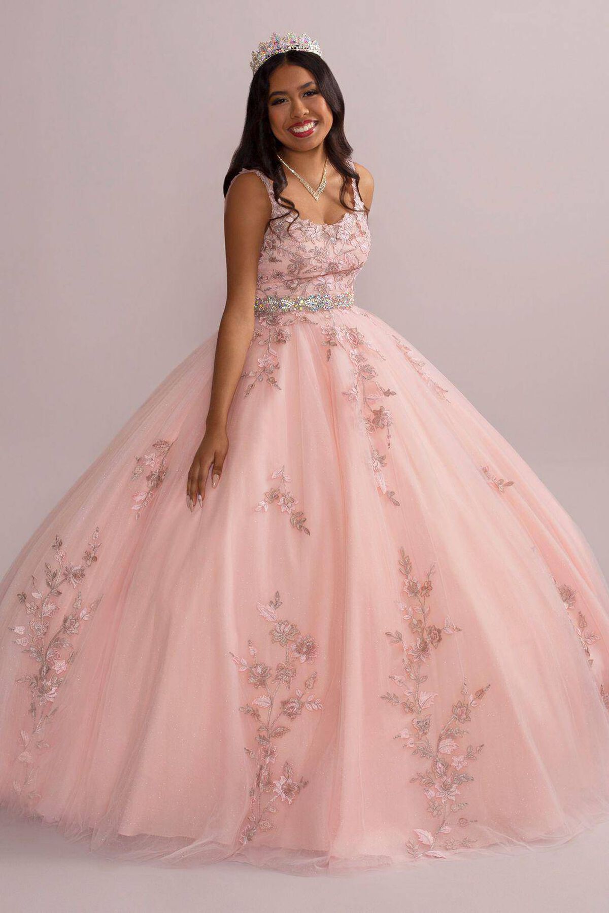 Vestido de quincea&ntilde;era con abertura en espalda y corset, PETALO, hi-res