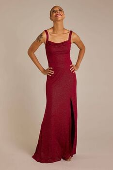 Vestido largo de chifón de tirantes con escote redondo y abertura en pierna