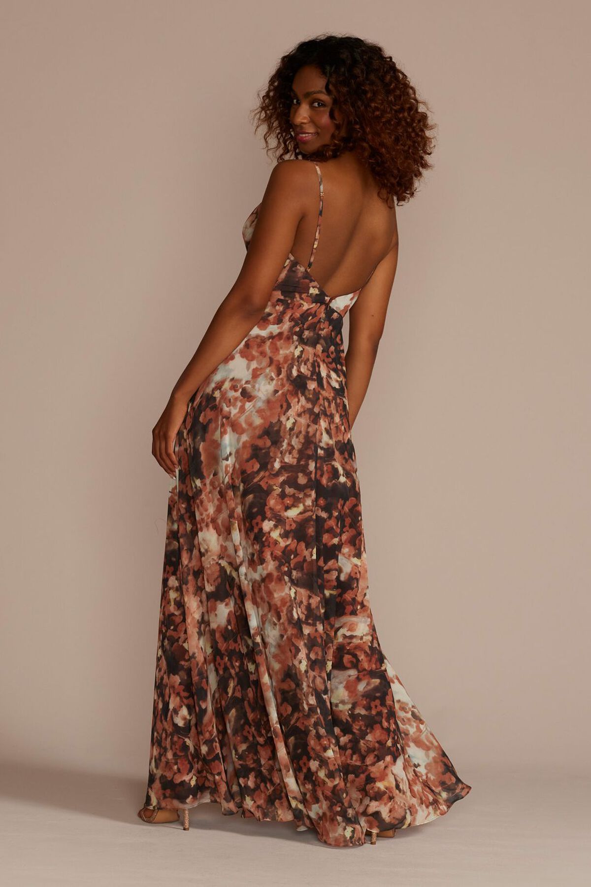 Vestido largo de chif&oacute;n con estampado floral y escote en V, MULTI, hi-res