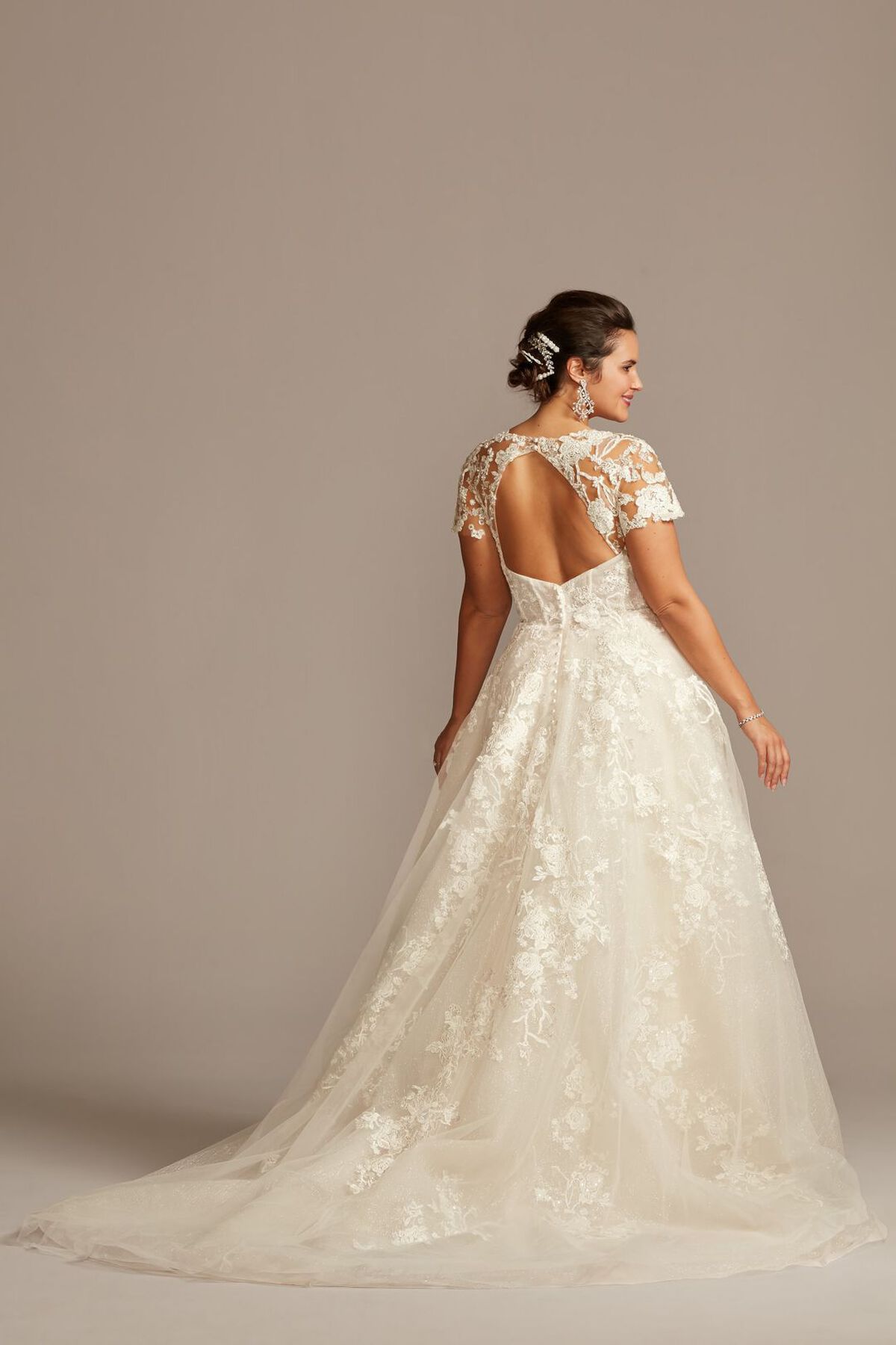Vestido de novia princesa de encaje con mangas cortas y escote ilusi&oacute;n, MARFIL/PIEDRA, hi-res
