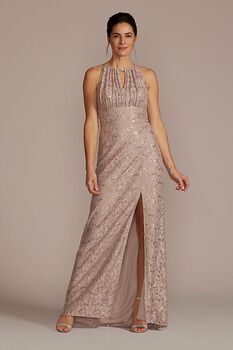 Vestido largo de encaje metalizado con escote halter y abertura en pierna