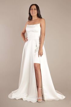 Vestido de novia recto con abertura en la pierna