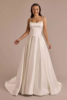 Vestido de novia satinado con tirantes