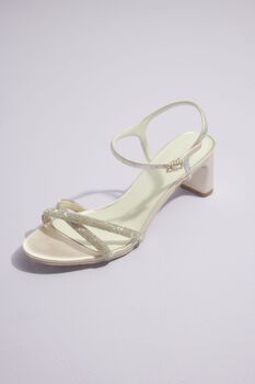 Tacones con cristales en las correas