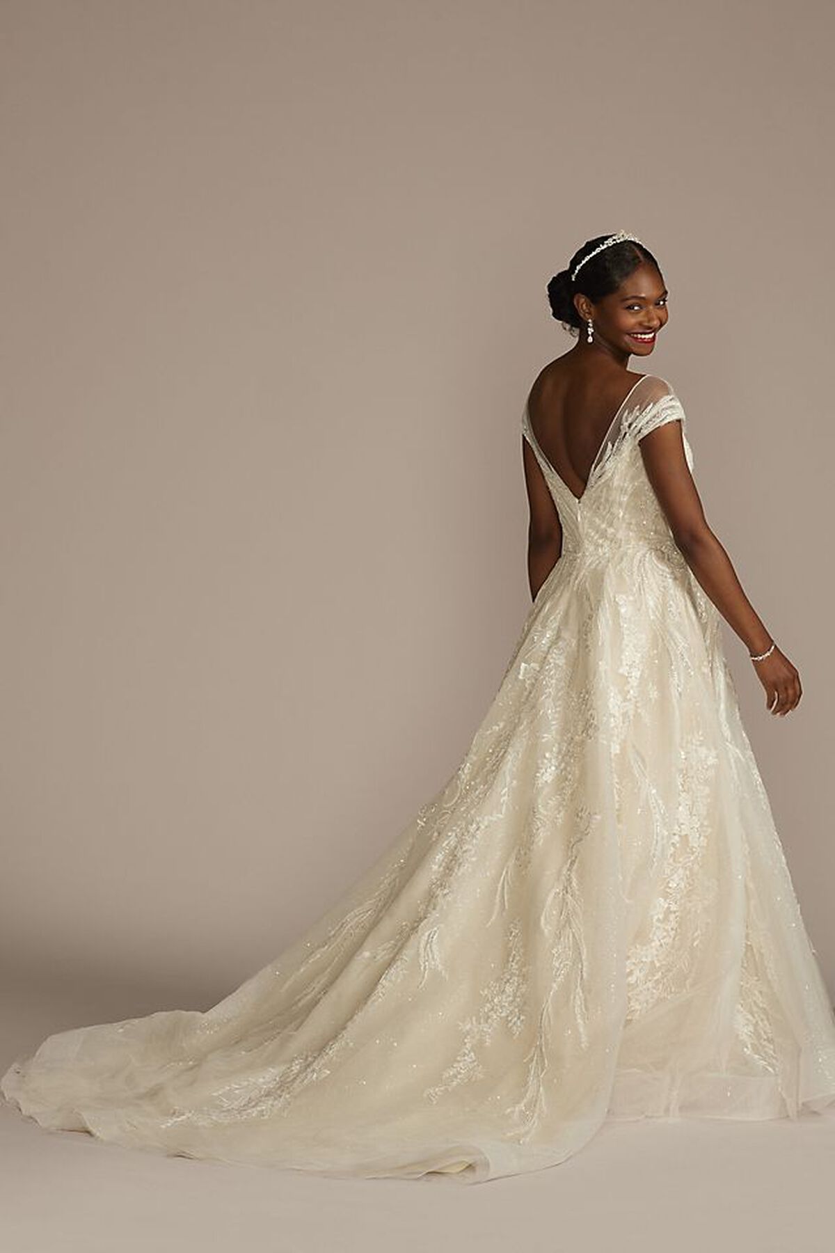 Vestido de novia princesa con escote ilus&iacute;on y detalles de pedrer&iacute;a, MARFIL CH, hi-res