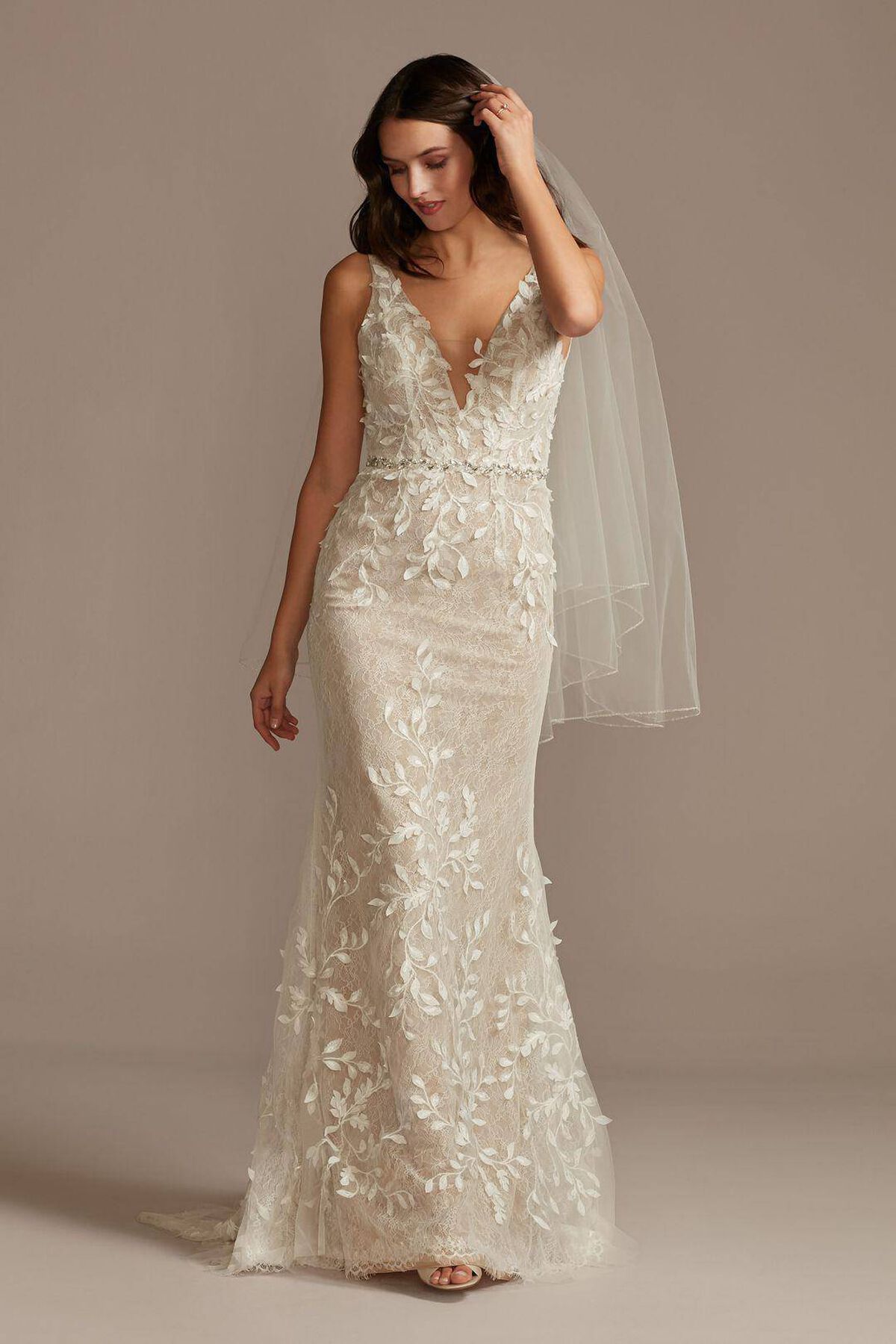 Vestido de novia sirena con aplicaciones de encaje 3D, MARFIL BIZCOCHO, hi-res