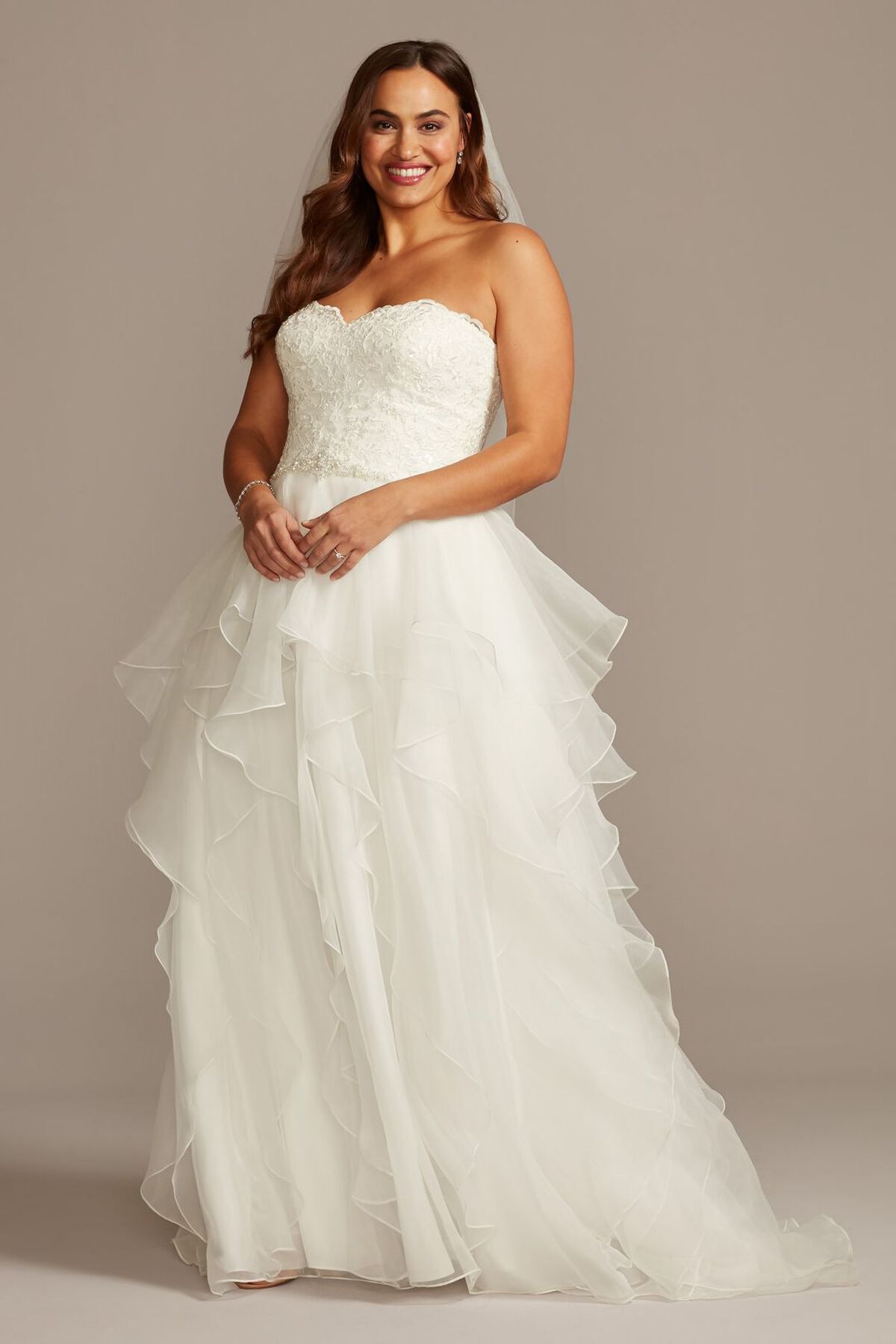 Vestido de novia princesa strapless con falda de tul en capas, BLANCO SUAVE, hi-res