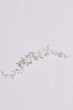 Broche para cabello con perlas y &oacute;palos
