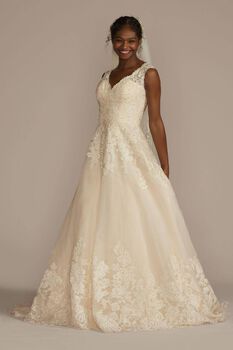 Vestido de novia princesa con espalda ilusión y aplicaciones de encaje