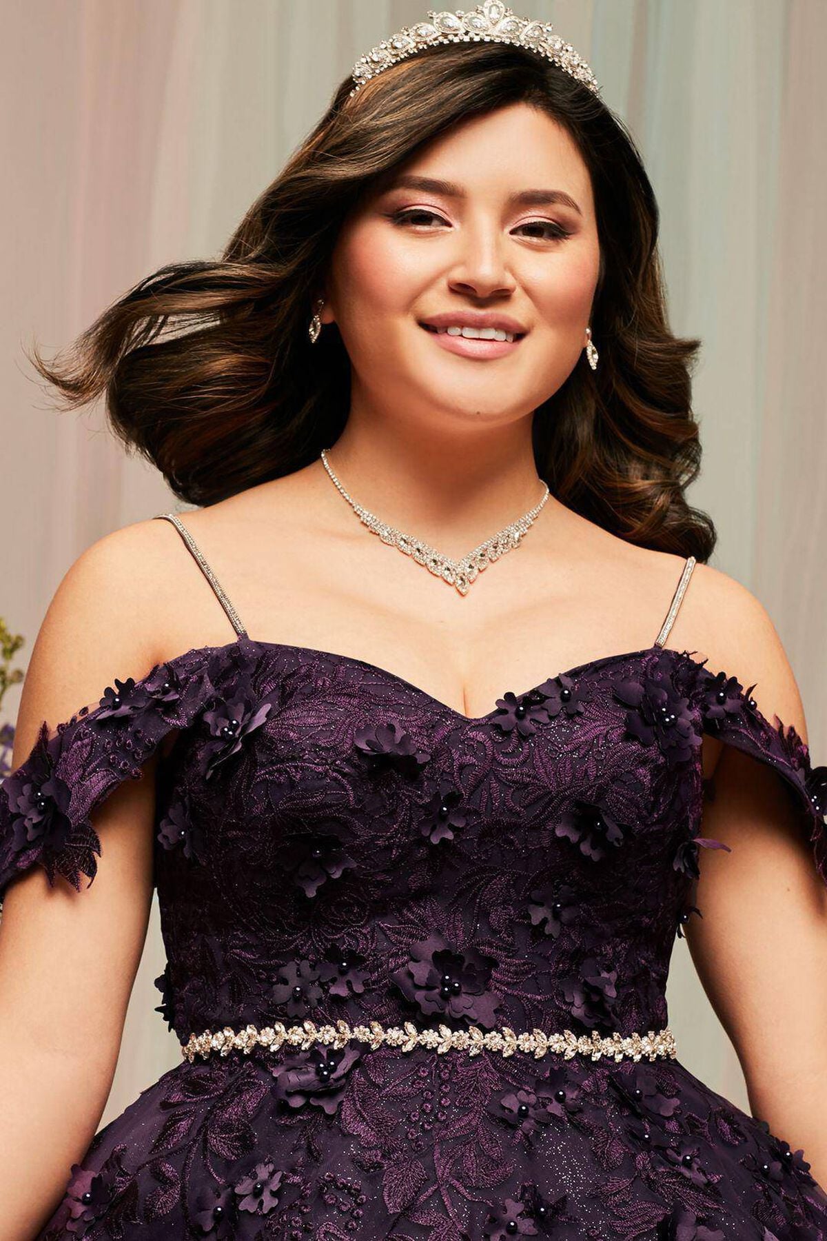 Vestido de quincea&ntilde;era morado con mangas al hombro removibles y tirantes, MORADO OSCURO, hi-res