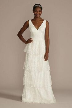 Vestido de novia línea A de encaje con falda en niveles