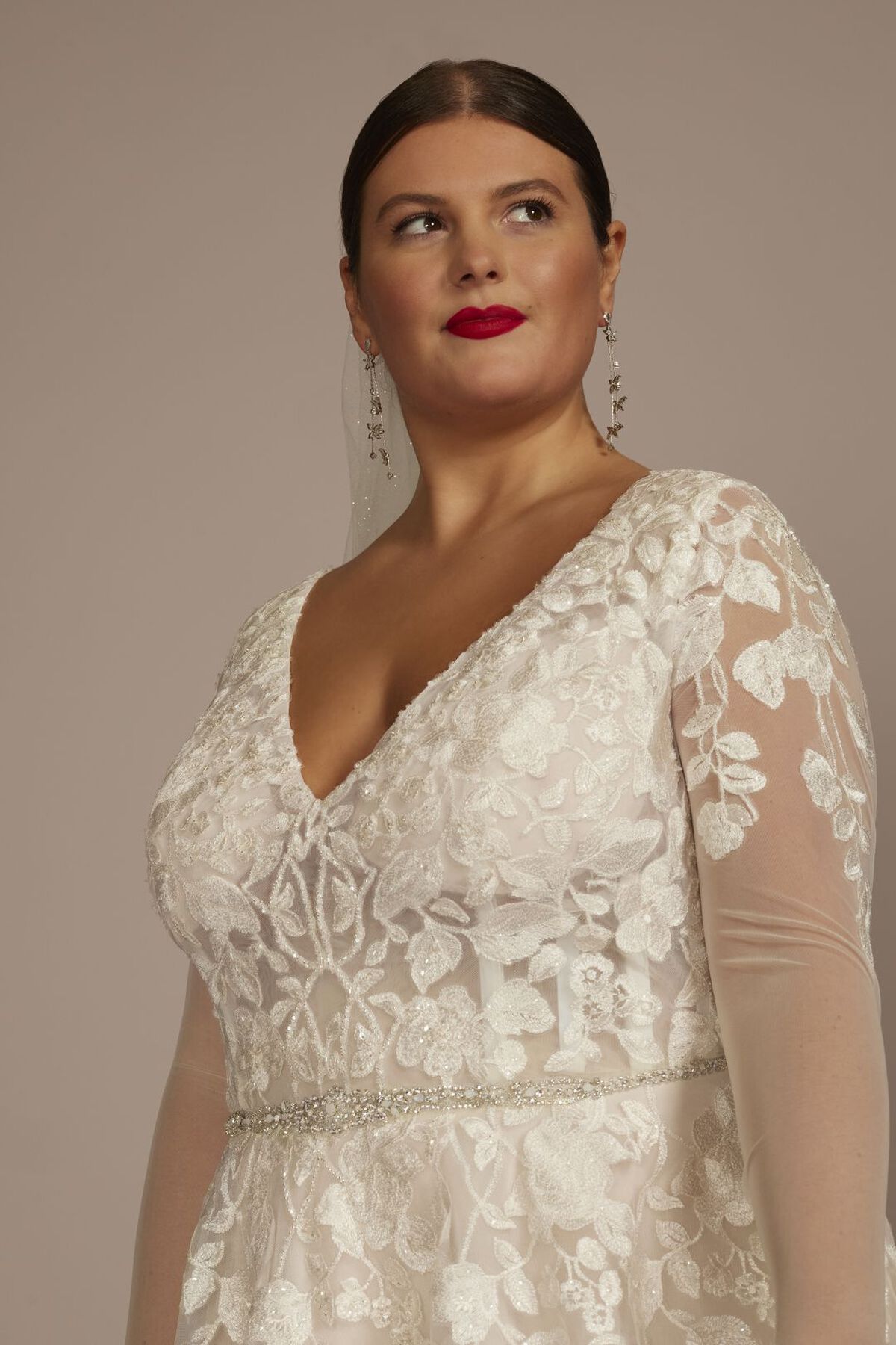 Vestido de novia l&iacute;nea A con mangas largas y escote profundo, MARFIL/CASHMERE, hi-res