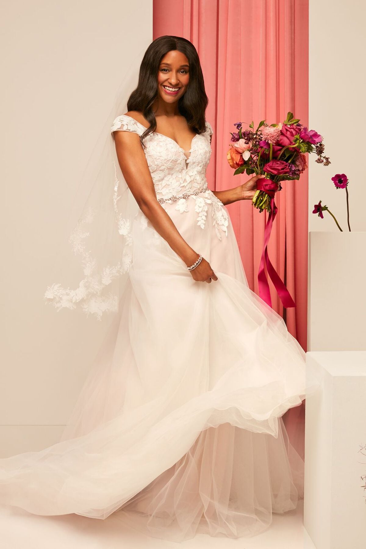 Vestido de novia princesa con aplicaciones florales de encaje, MARFIL/CASHMERE, hi-res