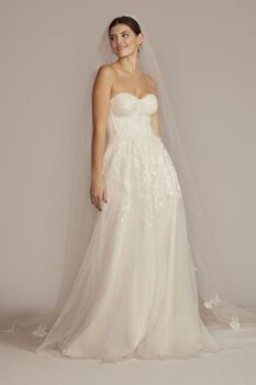 Vestido de novia strapless con aplicaciones de brillante pedrería