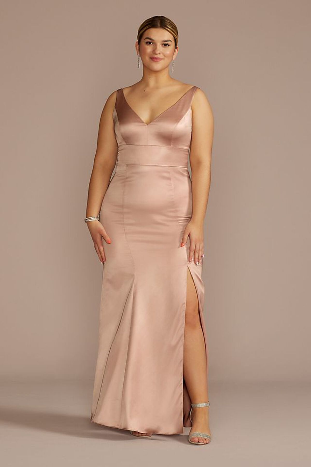 Vestido de Dama sat&iacute;n con escote en V, ARENA II, hi-res