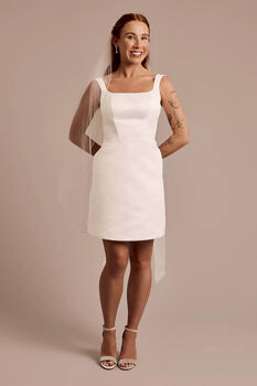 Vestido escote cuadrado y moño en espalda