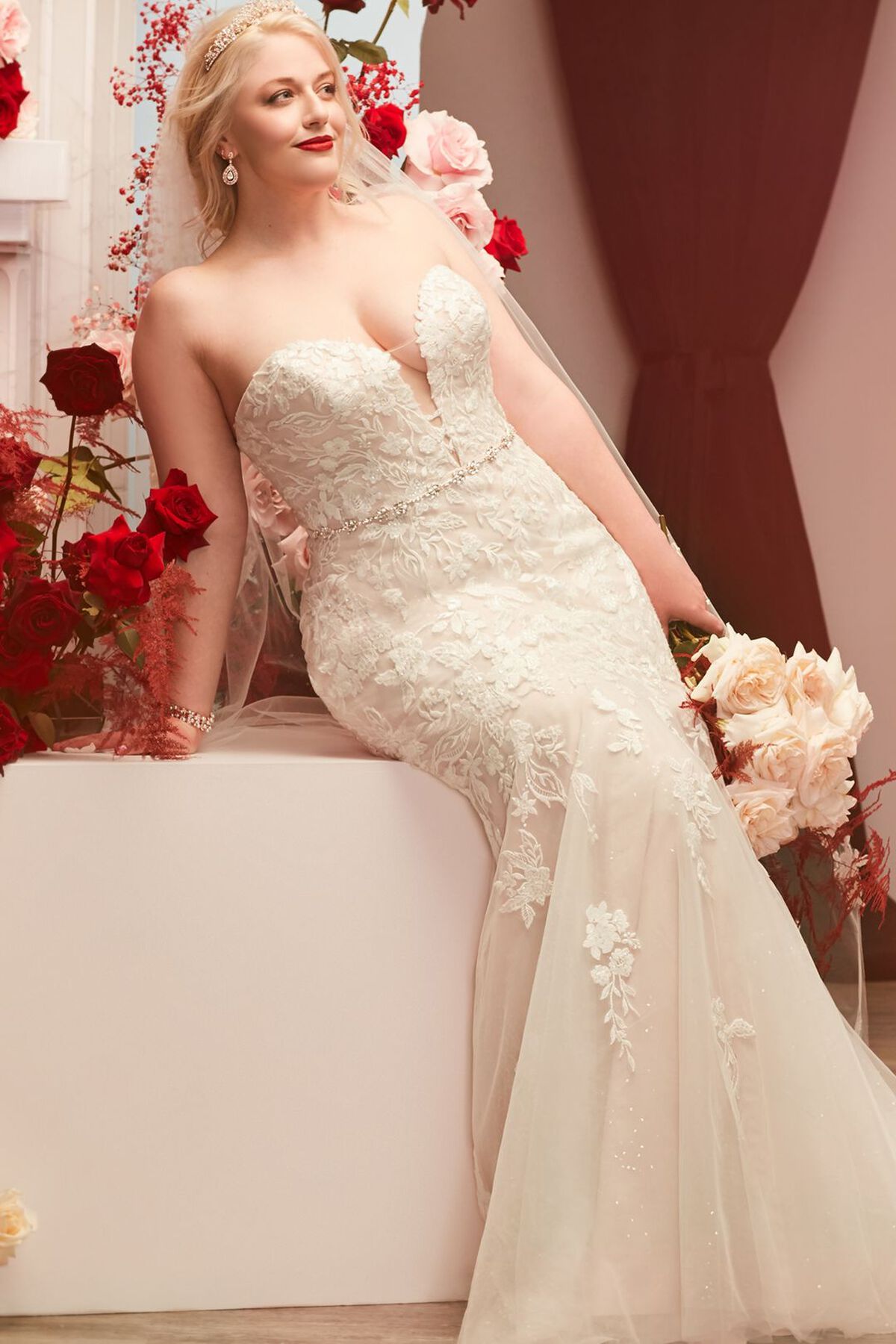 Vestido de novia sirena con escote coraz&oacute;n y aplicaciones de encaje, MARFIL/CASHMERE, hi-res