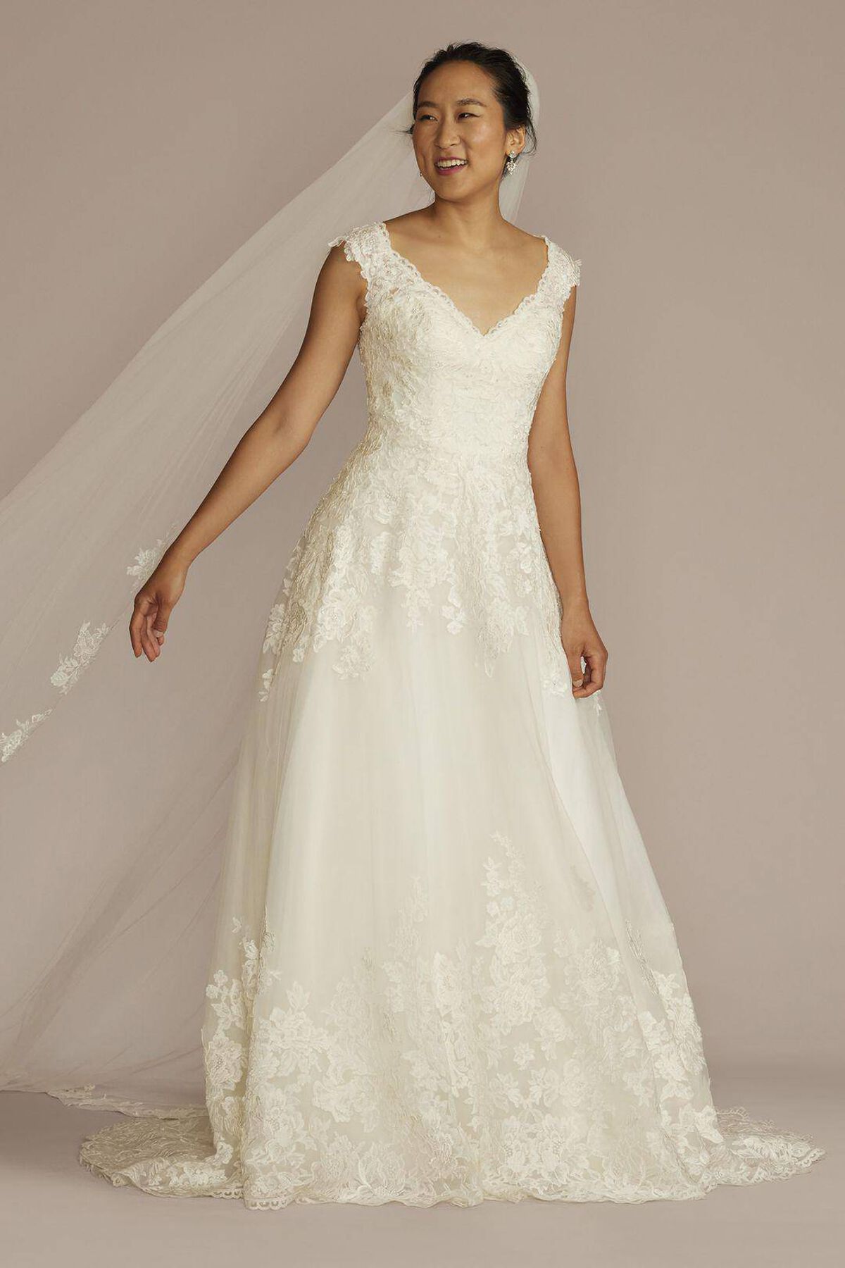 Vestido de novia princesa con espalda ilusi&oacute;n y aplicaciones de encaje, MARFIL SOLIDO, hi-res
