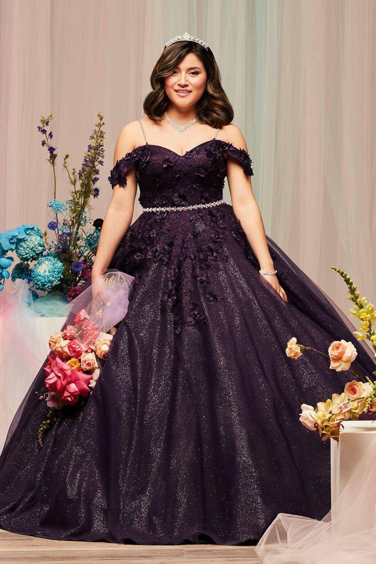 Vestido de quincea&ntilde;era morado con mangas al hombro removibles y tirantes, MORADO OSCURO, hi-res