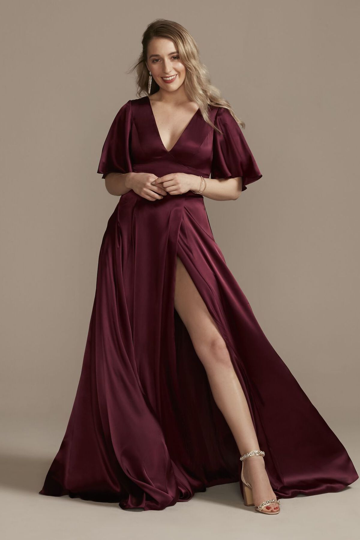 Vestido de dama con mangas cortas y escote en espalda, VINO, hi-res