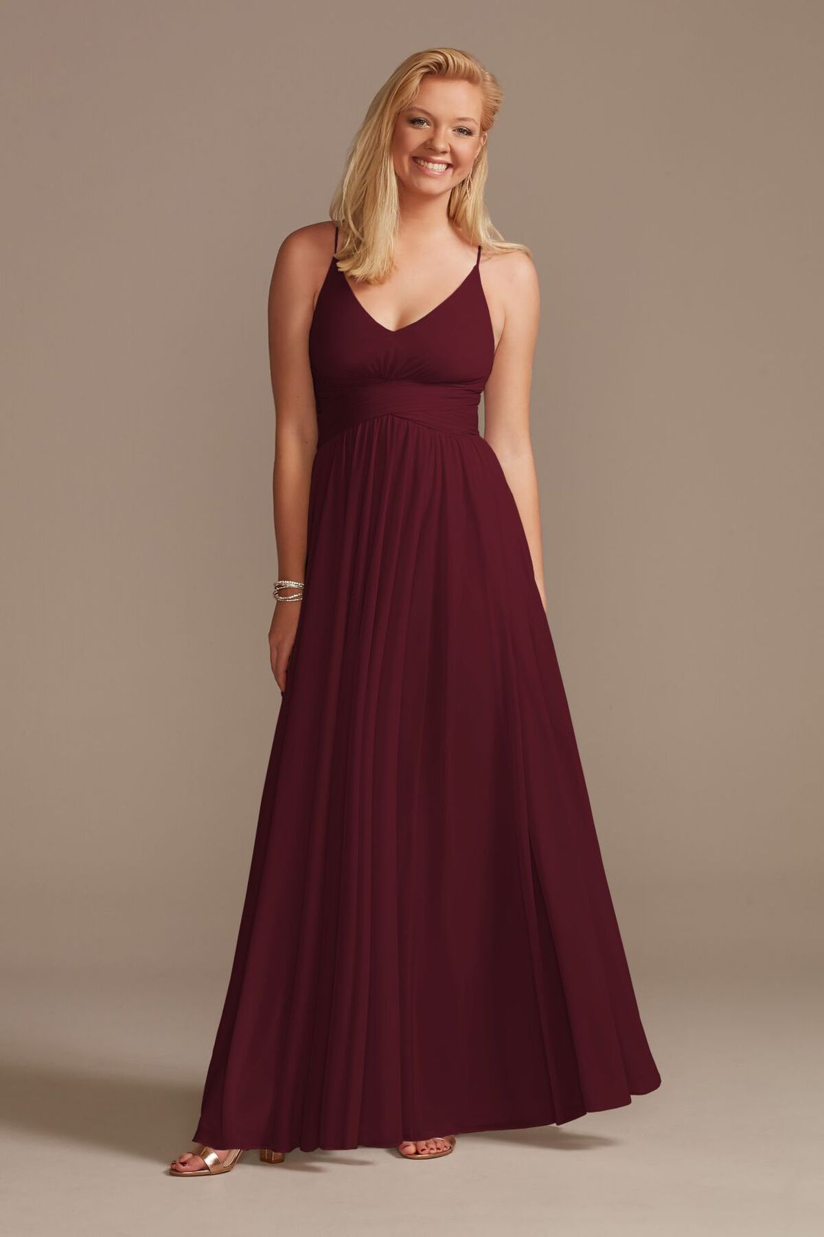 Vestido de dama con drapeado en cintura y escote en V, VINO, hi-res