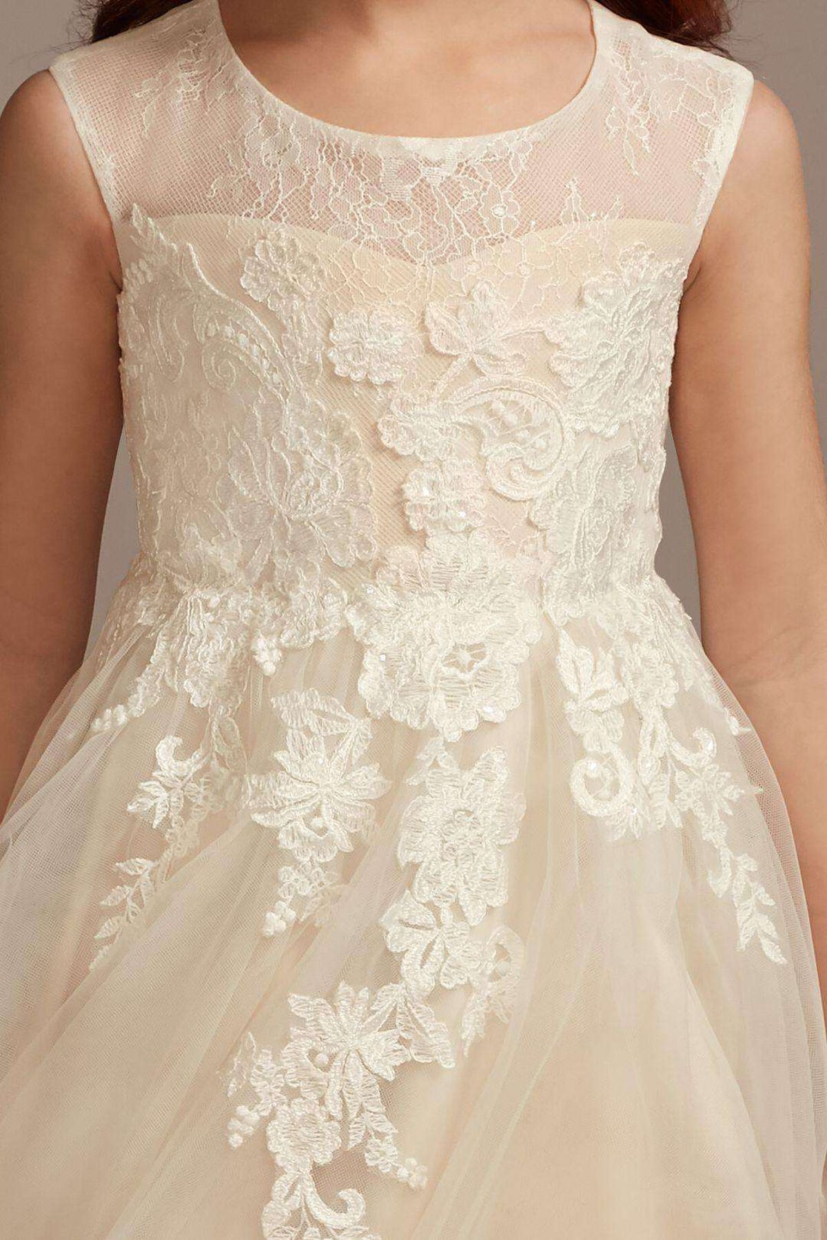 Vestido de primera comuni&oacute;n con aplicaciones de encaje y botones en espalda, MARFIL, hi-res