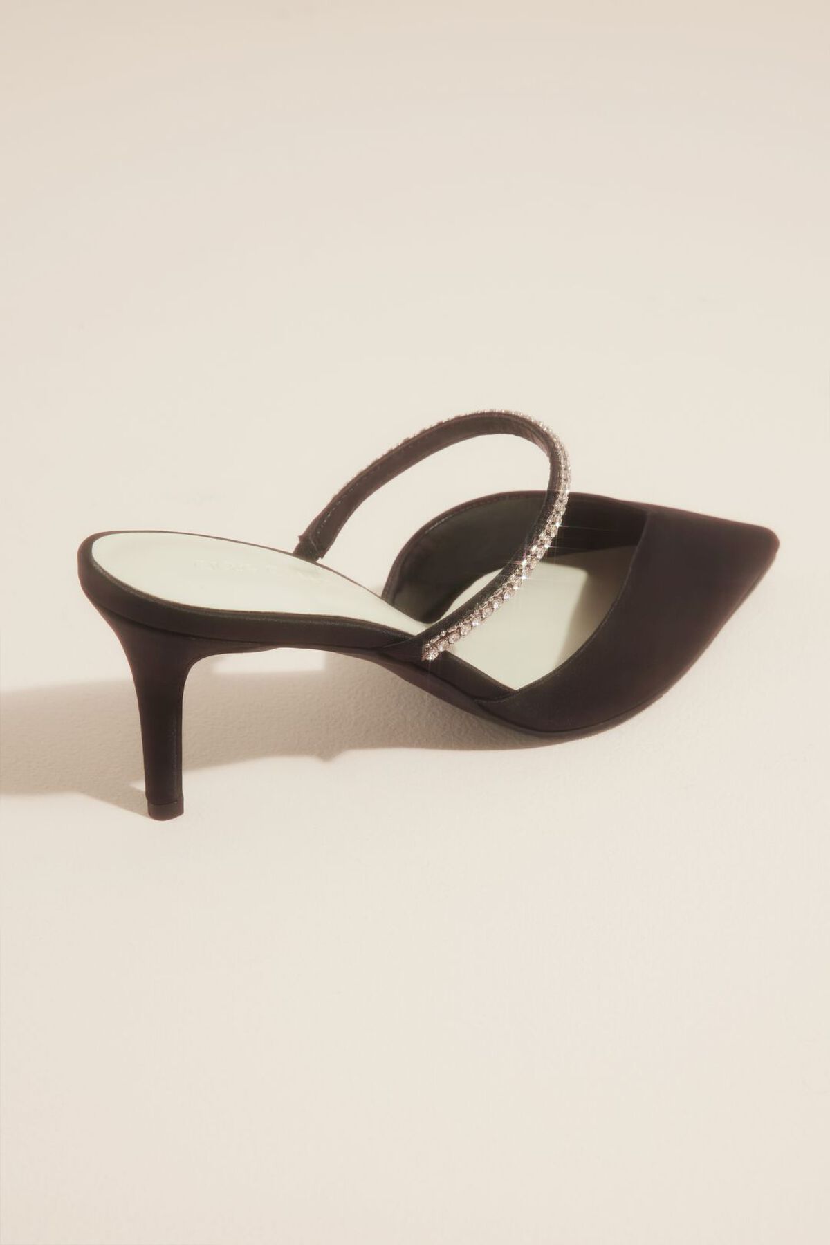 Zapatilla de novia en pico con pedrer&iacute;a, NEGRO, hi-res