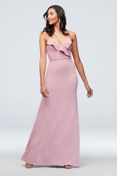 Vestido de dama con escote de holanes en V y falda corte sirena
