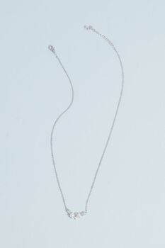 Collar con racimo de perlas y cristales