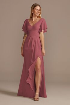 Vestido de dama con mangas cortas y abertura en la pierna