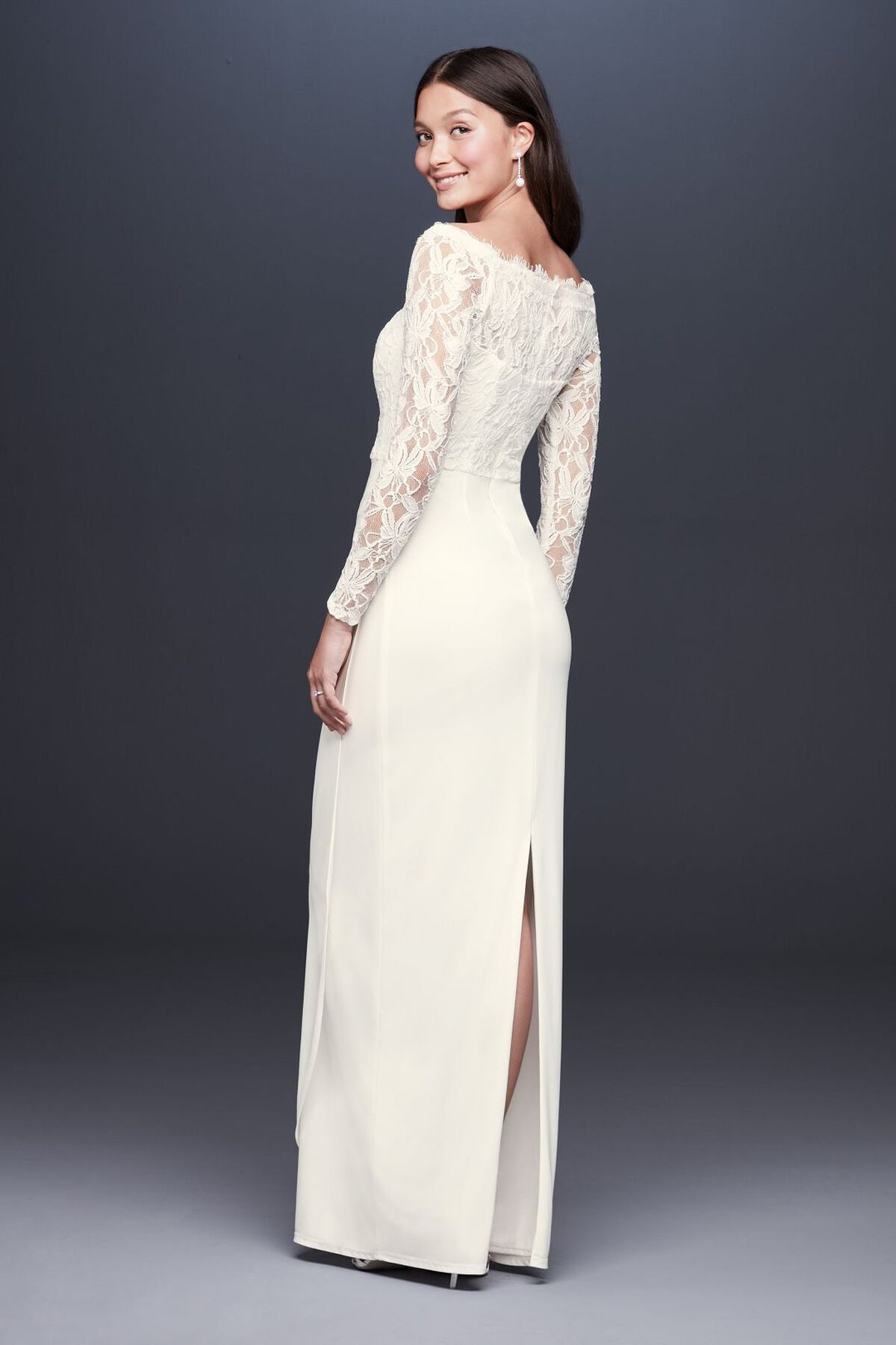 Vestido de novia recto con mangas largas de encaje al hombro, MARFIL, hi-res