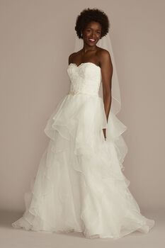 Vestido de novia princesa strapless con falda de tul en capas