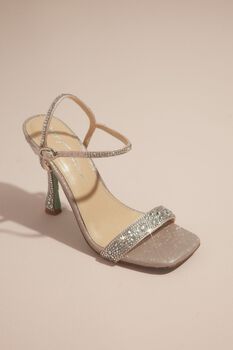 Tacones con punta cuadrada y detalles de cristales