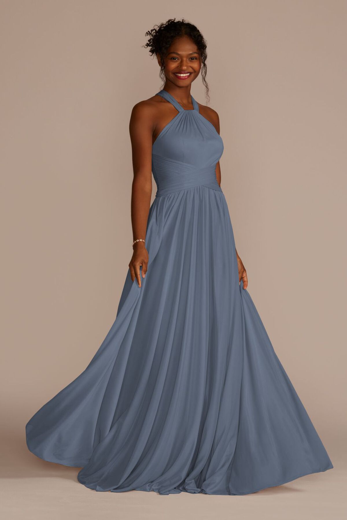 Vestido de dama halter con plisado en cintura, AZUL FRANC&Eacute;S, hi-res