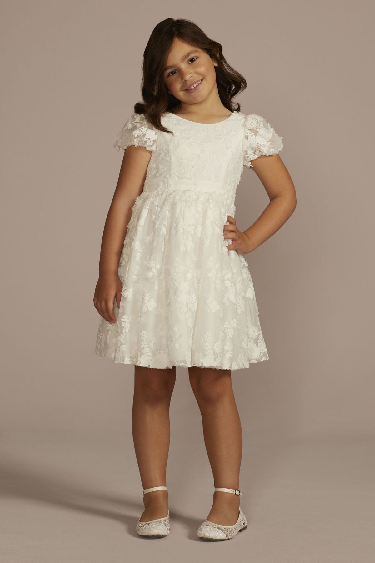 Vestido de primera comuni&oacute;n corto de encaje con mangas abombadas, BLANCO SUAVE, hi-res