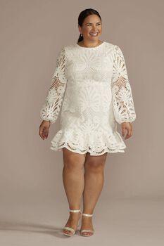 Vestido de novia corto de encaje con mangas largas