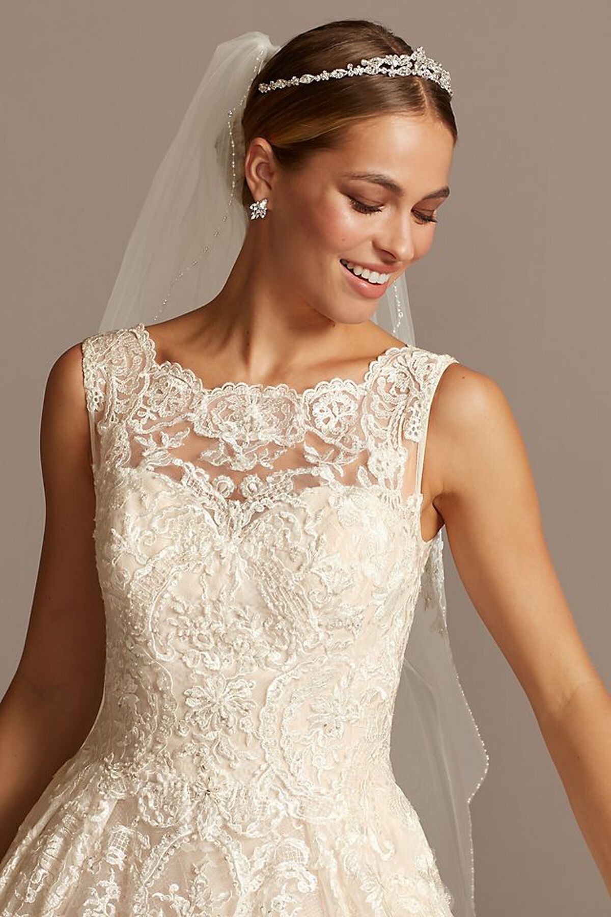 Vestido de novia princesa con escote ilusi&oacute;n y aplicaciones de encaje, MARFIL CH, hi-res