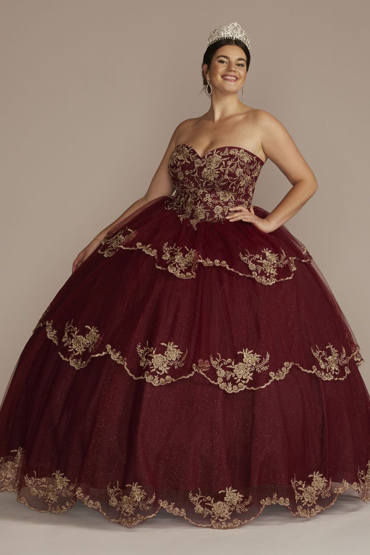 Vestido de quincea&ntilde;era rojo con encaje floral y falda de tul, VINO/DORADO, hi-res